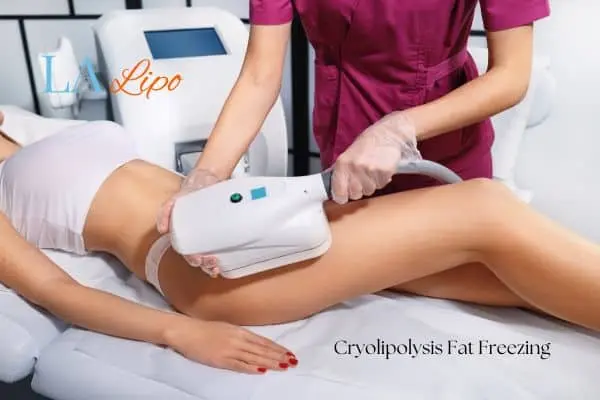 Woman receiving coolsculpting Eaton treatment on her thighs